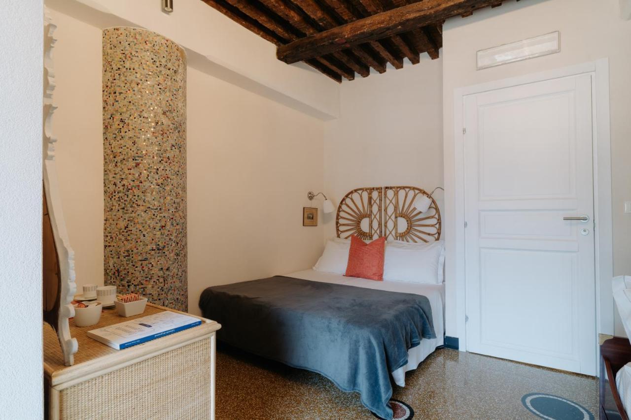 Le Stanze Del Piccadilly Hostel Genoa Exterior photo