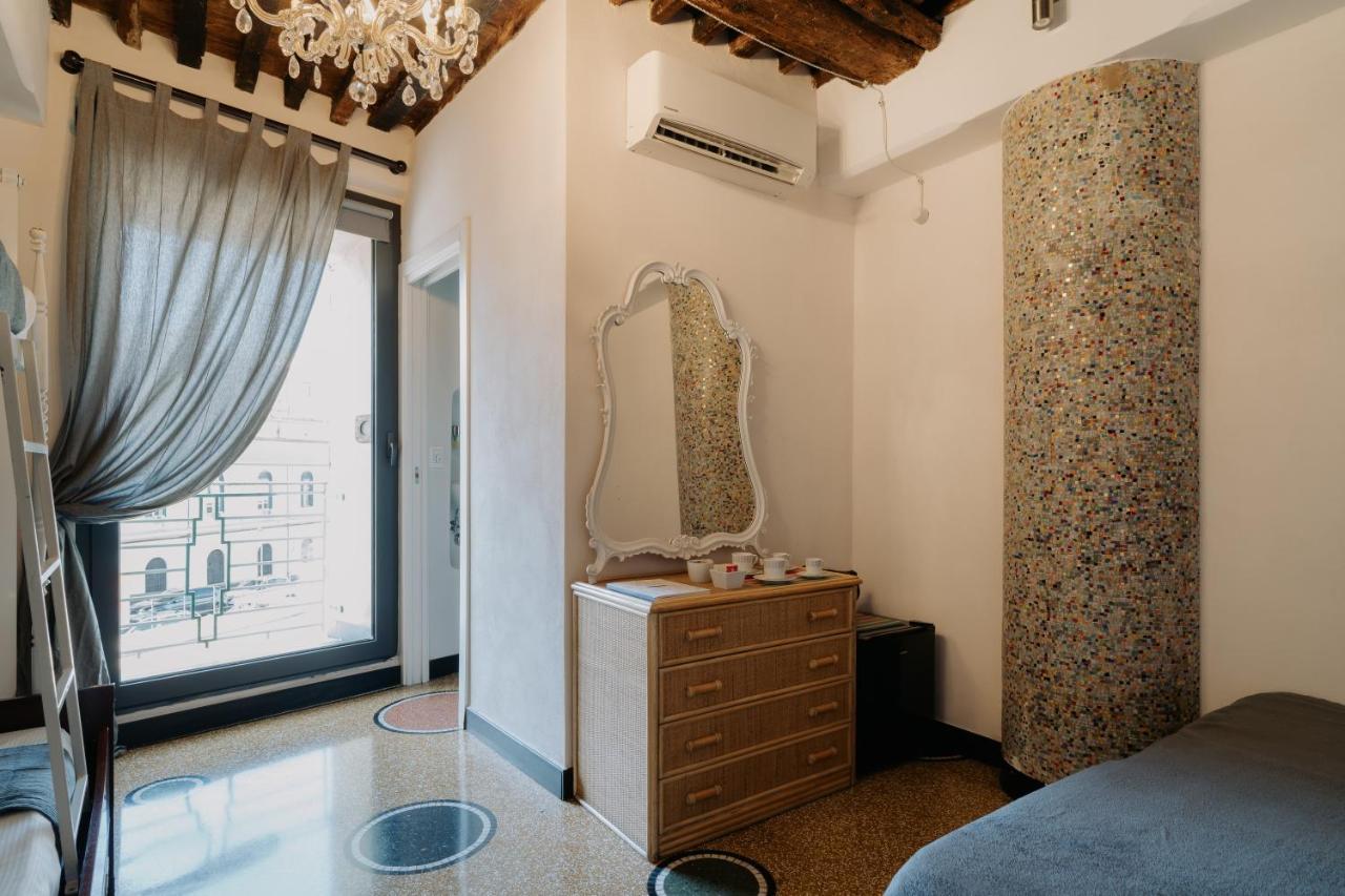 Le Stanze Del Piccadilly Hostel Genoa Exterior photo