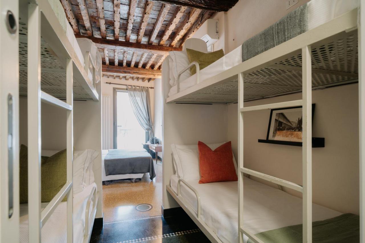 Le Stanze Del Piccadilly Hostel Genoa Exterior photo