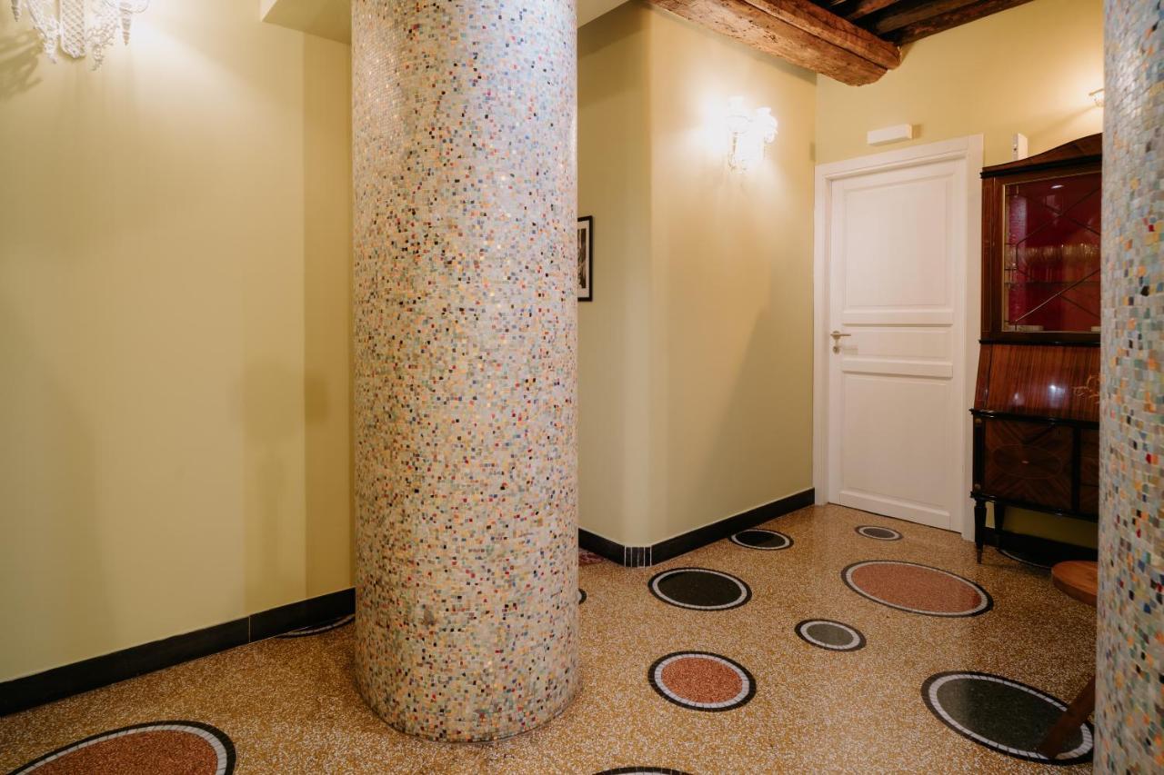 Le Stanze Del Piccadilly Hostel Genoa Exterior photo