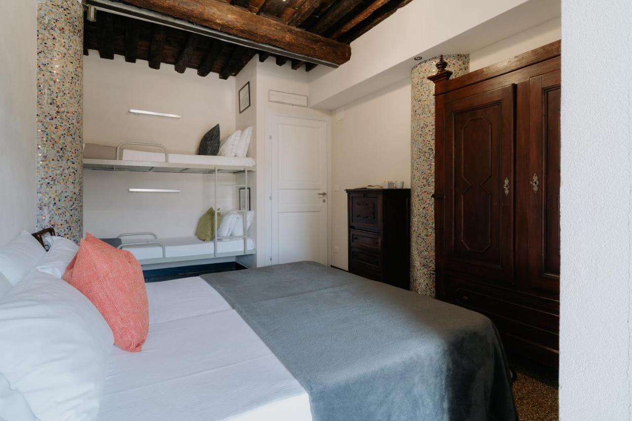 Le Stanze Del Piccadilly Hostel Genoa Exterior photo