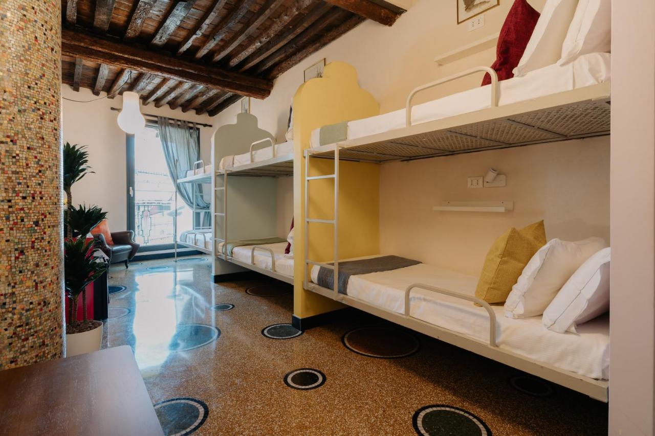 Le Stanze Del Piccadilly Hostel Genoa Exterior photo