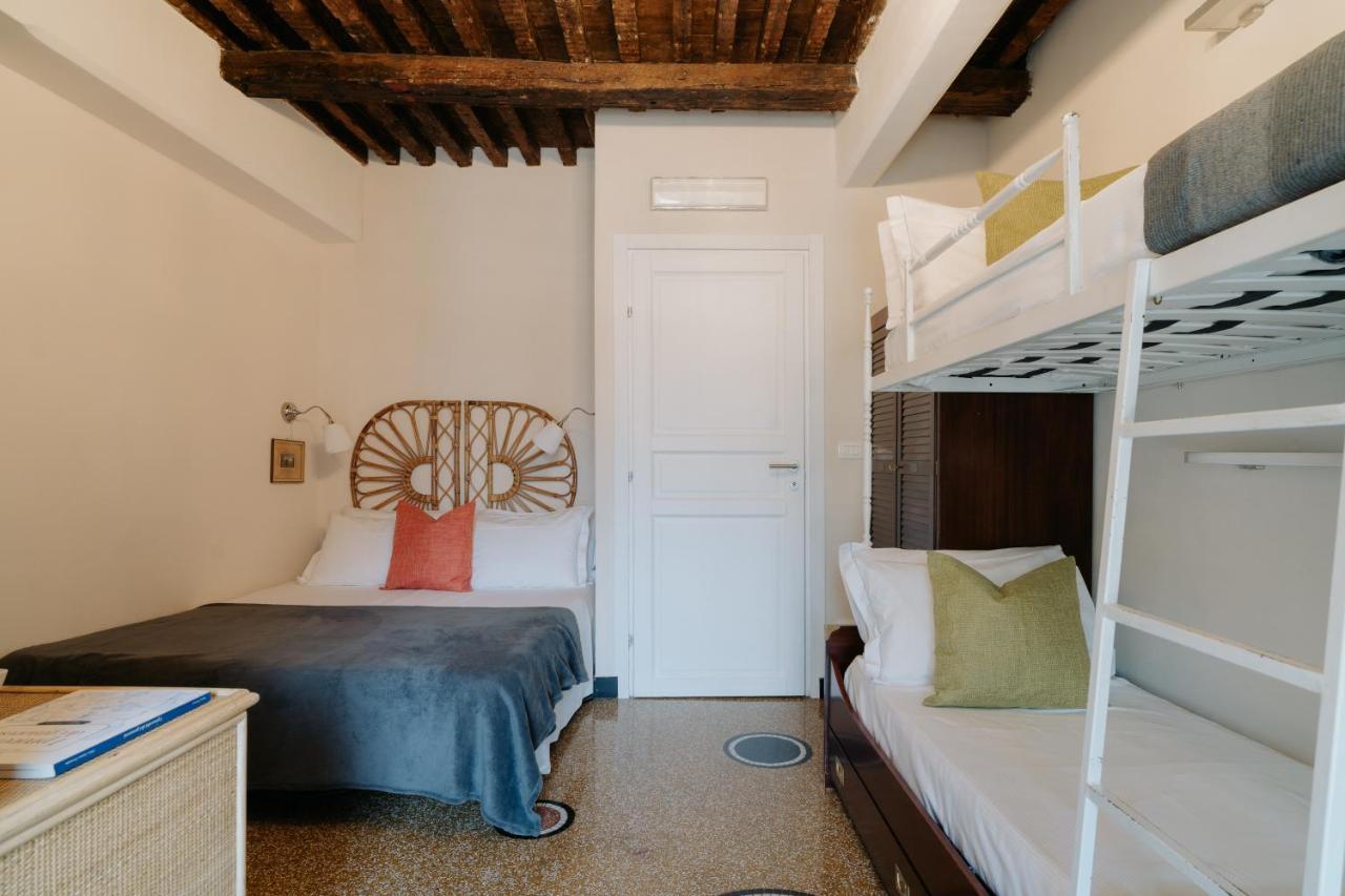 Le Stanze Del Piccadilly Hostel Genoa Exterior photo