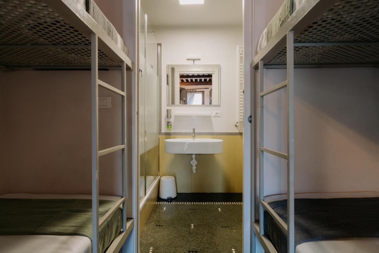 Le Stanze Del Piccadilly Hostel Genoa Exterior photo