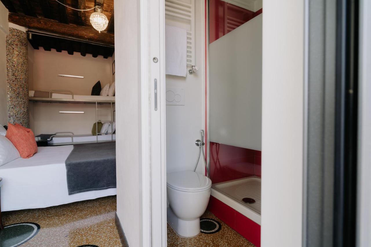 Le Stanze Del Piccadilly Hostel Genoa Exterior photo