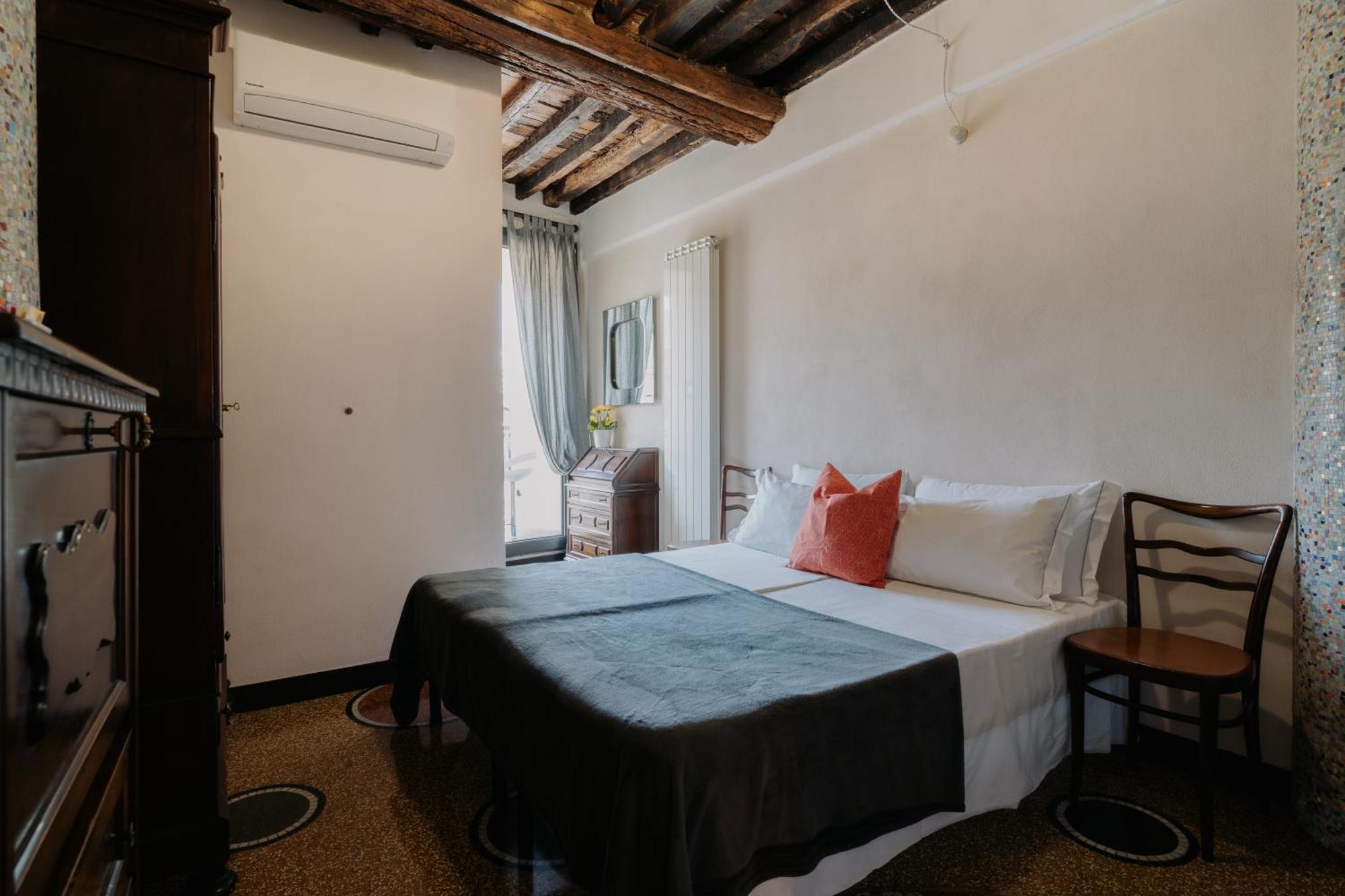 Le Stanze Del Piccadilly Hostel Genoa Exterior photo
