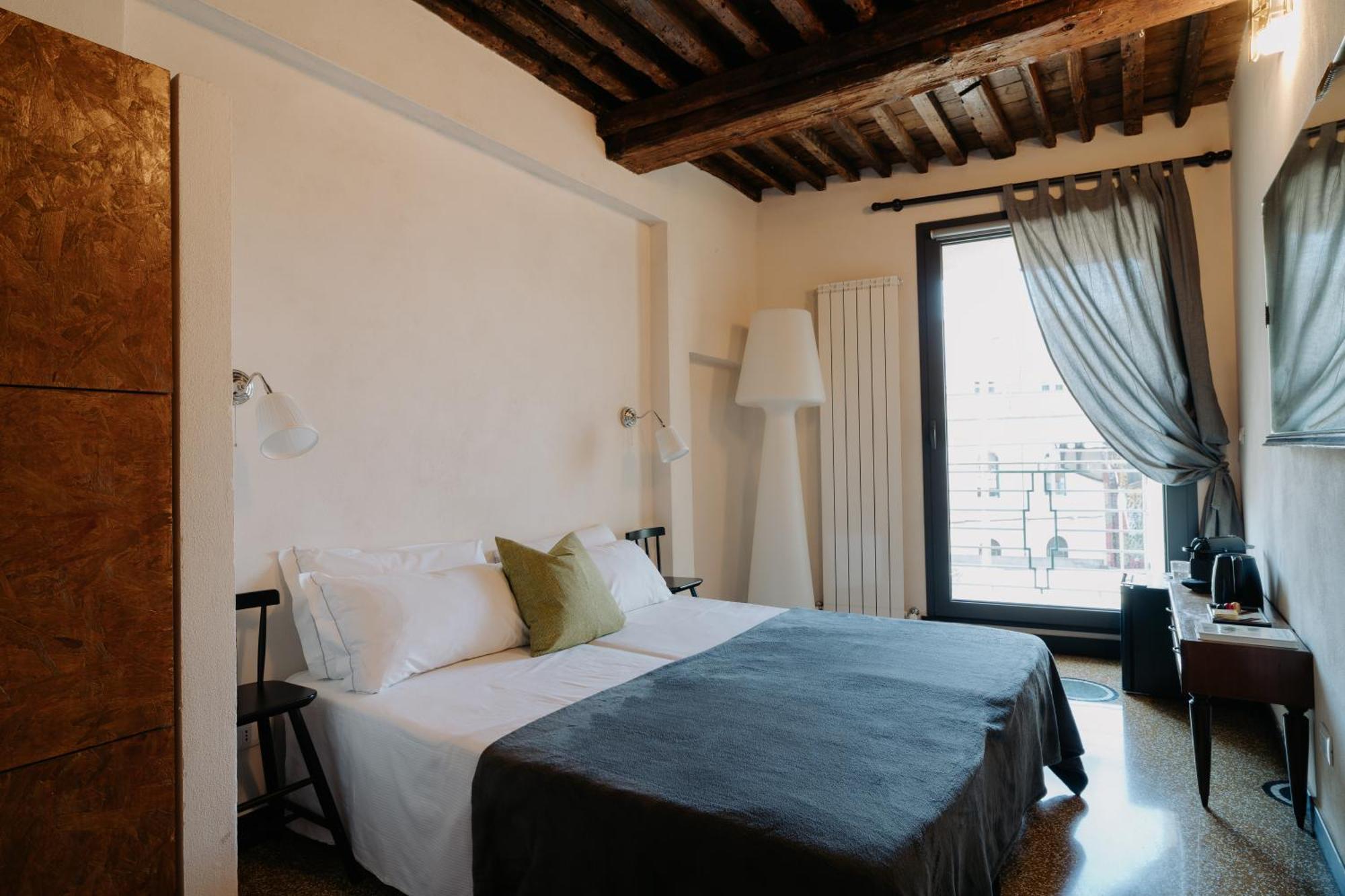 Le Stanze Del Piccadilly Hostel Genoa Exterior photo