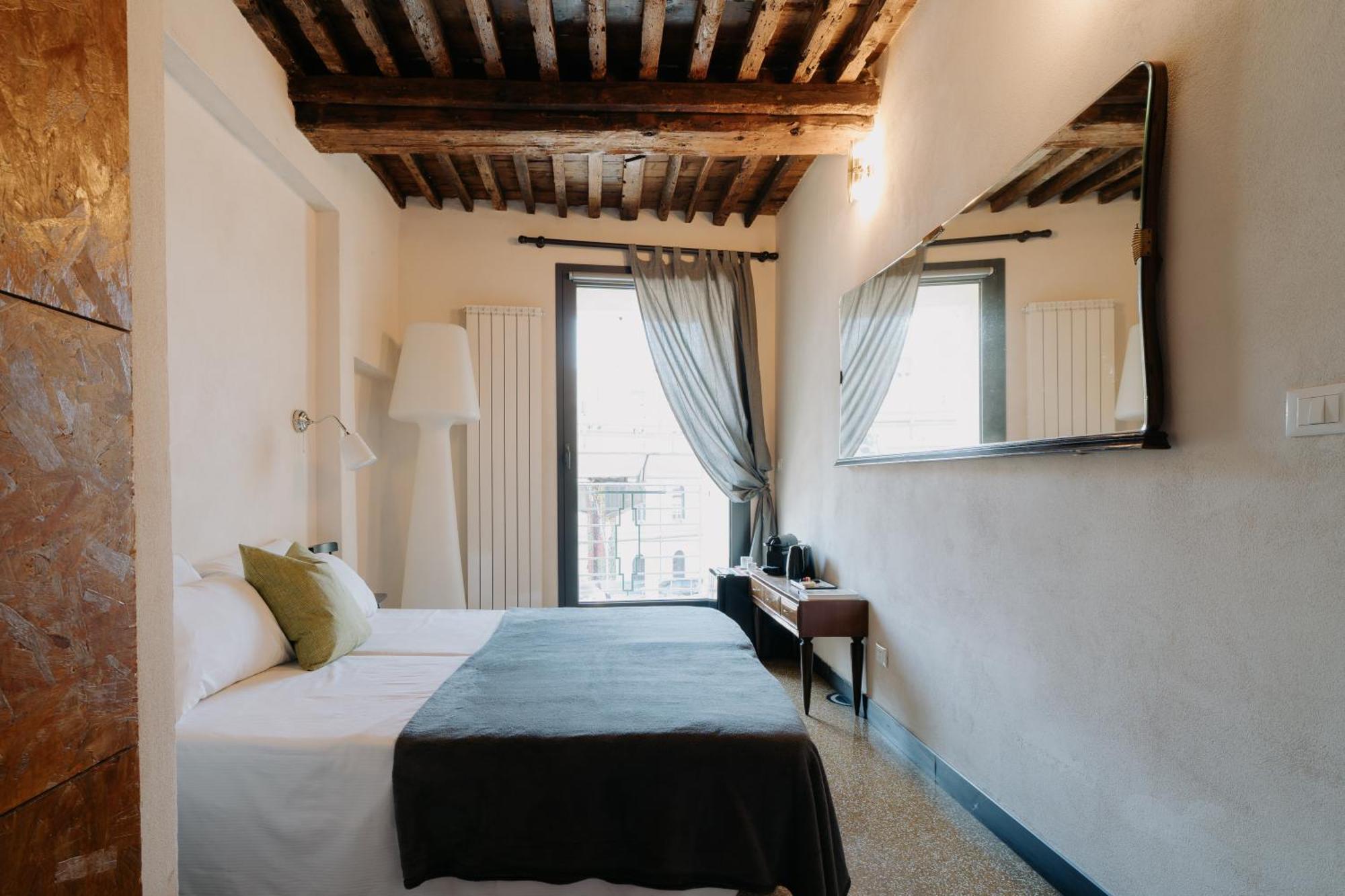 Le Stanze Del Piccadilly Hostel Genoa Exterior photo